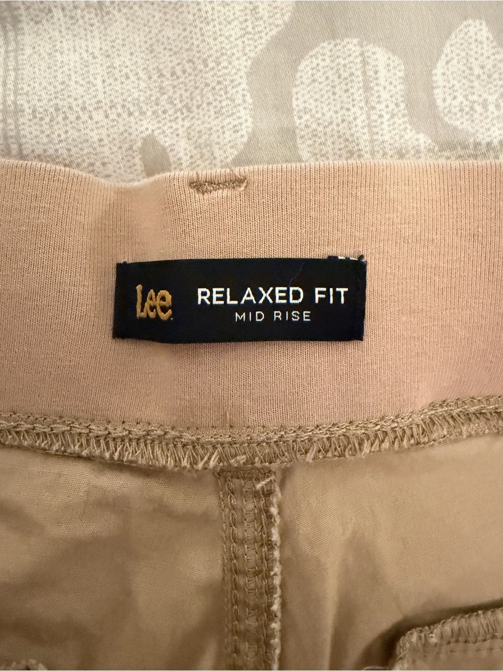 Lee Relaxed Fit Mid Rise Women Capris size 8 medium in Beige